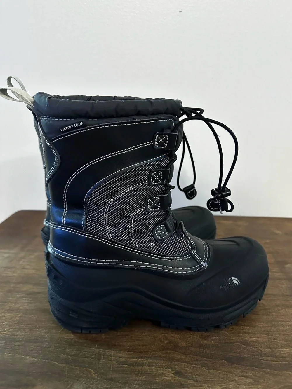 The North Face Alpenglow IV Kid's Waterproof Insulated Snow Boots Size 3 Black